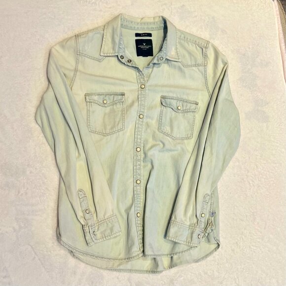 American Eagle, Slim-Fit Button-Down Denim Shirt, Size M - Picture 3 of 13